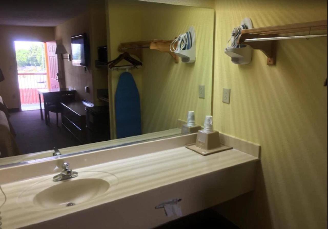 Budget Inn & Suites Hawkinsville Exterior foto